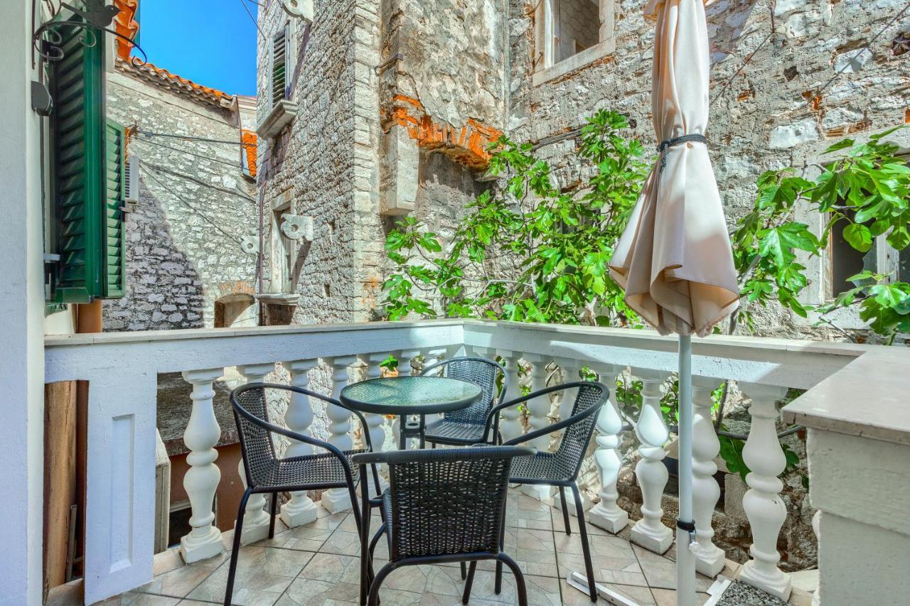 דירות Old Stone House St Lawrence In The Heart Of Sibenik'S Old Town מראה חיצוני תמונה